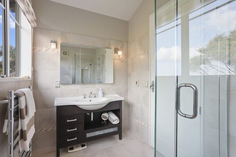 Photo of property in 291 Forest Hill Road, Waiatarua, Auckland, 0612