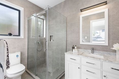 Photo of property in 25 Rothesay Bay Road, Rothesay Bay, Auckland, 0630