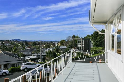 Photo of property in 4 Bank Street, Hillcrest, Auckland, 0627