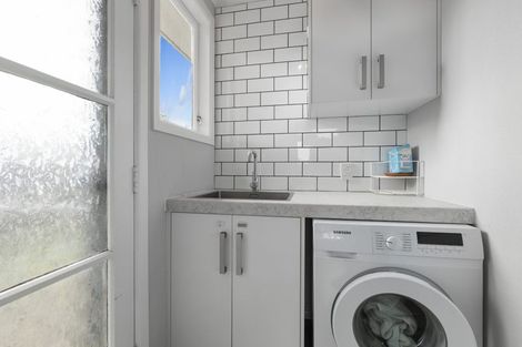 Photo of property in 5 Ngaio Place, Hawera, 4610