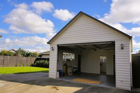 Photo of property in 77 Roberts Line, Kelvin Grove, Palmerston North, 4414