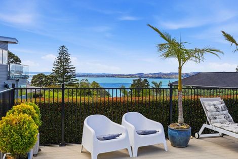 Photo of property in 2 Callender Place, Shelly Park, Auckland, 2014