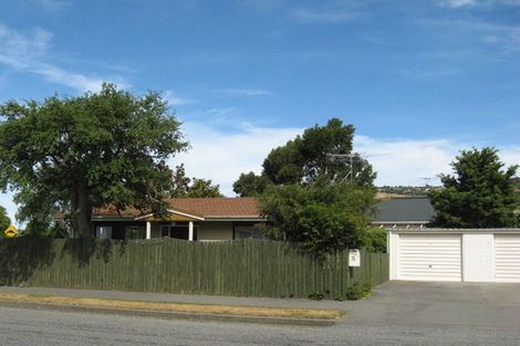 Photo of property in 2/11 Taupata Street, Redcliffs, Christchurch, 8081