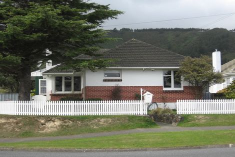 Photo of property in 6 Rimu Street, Naenae, Lower Hutt, 5011