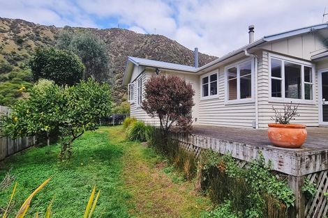 Photo of property in 46 Wellington Road, Paekakariki, 5034