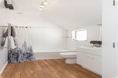 Photo of property in 2/94 Saint Johns Road, Saint Johns, Auckland, 1072