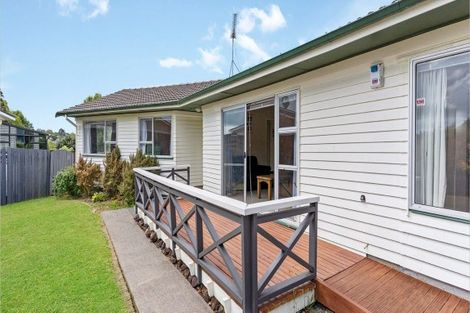Photo of property in 18 Maroubra Place, Botany Downs, Auckland, 2010