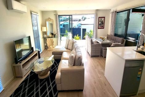 Photo of property in 2 Meenas Place, Cable Bay, 0420