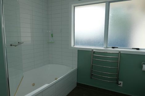 Photo of property in 4 Tawa Street, Waikanae, 5036