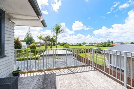 Photo of property in 19 Yeovil Road, Te Atatu Peninsula, Auckland, 0610