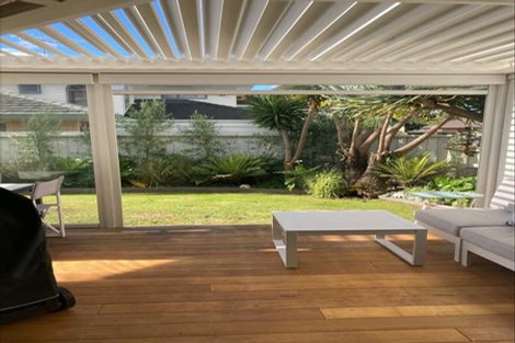 Photo of property in 43 Walton Street, Red Beach, 0932