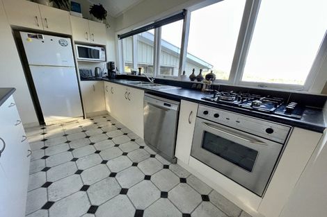 Photo of property in 19 Vista Crescent, Maoribank, Upper Hutt, 5018