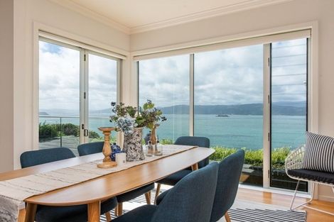 Photo of property in 116 Nevay Road, Karaka Bays, Wellington, 6022