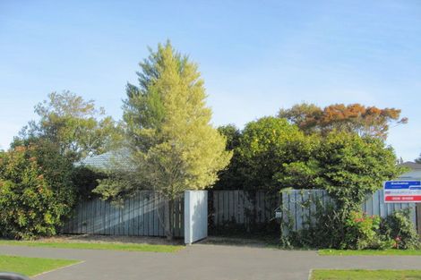 Photo of property in 83 Hamilton Avenue, Ilam, Christchurch, 8041