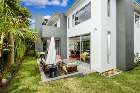 Photo of property in 33 Waiake Street, Torbay, Auckland, 0630