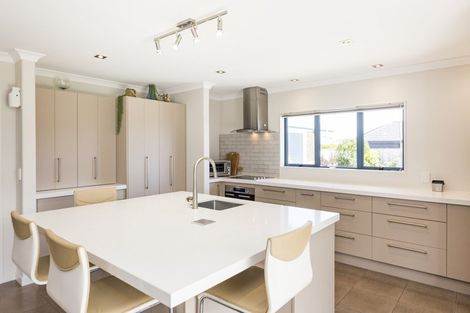 Photo of property in 29 Chestnut Close, Kelvin Grove, Palmerston North, 4414