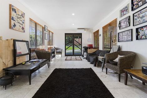 Photo of property in 10 Whites Road, Whitford, Howick, 2571