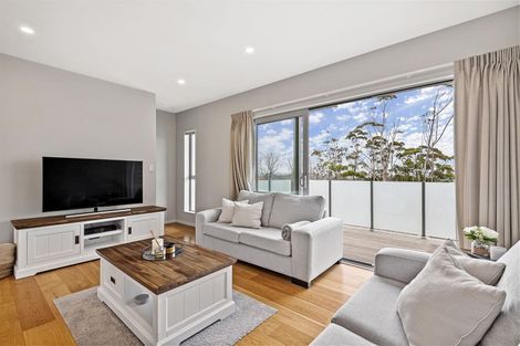 Photo of property in 8/147 Albany Highway, Unsworth Heights, Auckland, 0632