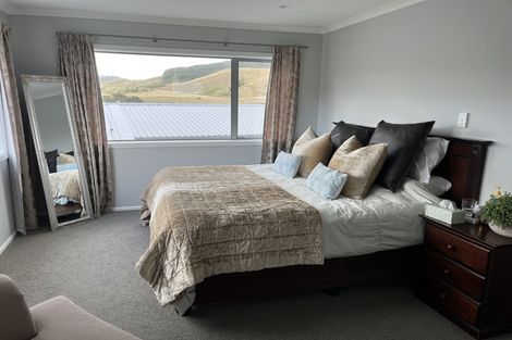 Photo of property in 8 Prestwich Rise, Churton Park, Wellington, 6037