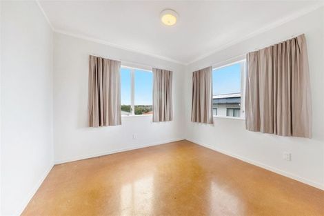 Photo of property in 2/50 Blanes Road, Weymouth, Auckland, 2103