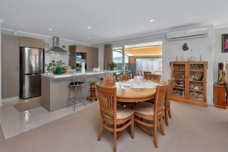 Photo of property in 6 Kamahi Place, One Tree Point, 0118