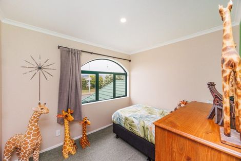 Photo of property in 140 Pacific Drive, Fitzherbert, Palmerston North, 4410