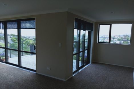 Photo of property in 5 Waldorf Crescent, Orewa, 0931