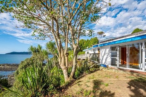 Photo of property in 18 Heretaunga Crescent, Cable Bay, 0420