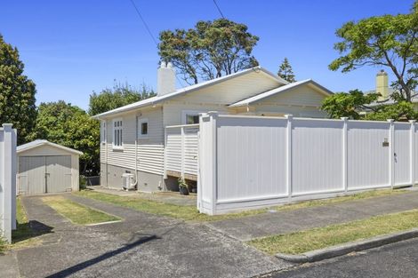 Photo of property in 22 Ngaio Street, Strandon, New Plymouth, 4312