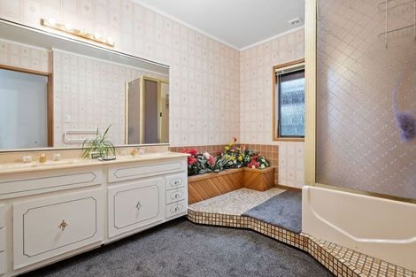 Photo of property in 37 Santa Monica Place, Goodwood Heights, Auckland, 2105