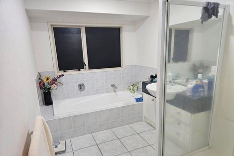 Photo of property in 3 Feeny Crescent, East Tamaki, Auckland, 2013