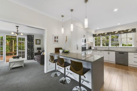 Photo of property in 18 Dowling Grove, Silverstream, Upper Hutt, 5019