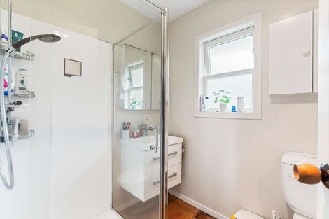 Photo of property in 47 Neil Avenue, Te Atatu Peninsula, Auckland, 0610