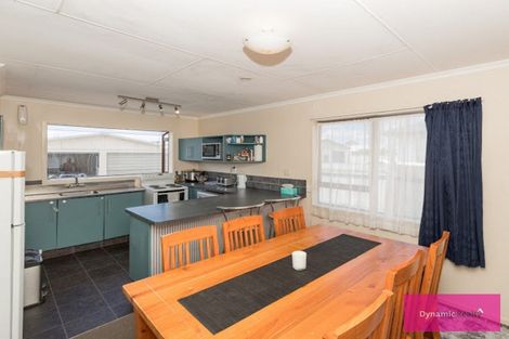 Photo of property in 11 Colonial Place, Kelvin Grove, Palmerston North, 4414