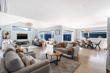 Photo of property in 28 Araroa Place, Papamoa Beach, Papamoa, 3118