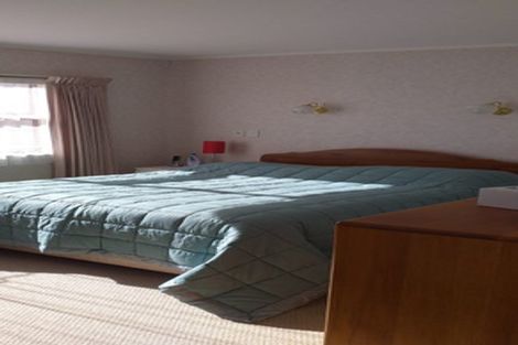 Photo of property in 2/32 Park Road, Glenfield, Auckland, 0629