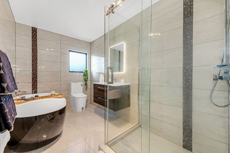 Photo of property in 97 Mt Lebanon Crescent, The Gardens, Auckland, 2105