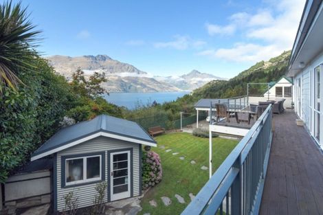 Photo of property in 2 Evergreen Place, Sunshine Bay, Queenstown, 9300