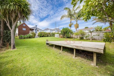 Photo of property in 16 Paton Avenue, Te Atatu South, Auckland, 0610