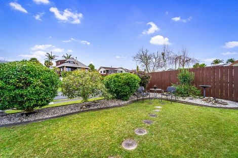 Photo of property in 32 Marina View Drive, West Harbour, Auckland, 0618