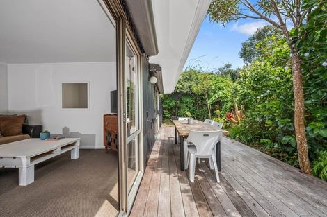 Photo of property in 2/5 Hanlon Crescent, Narrow Neck, Auckland, 0624