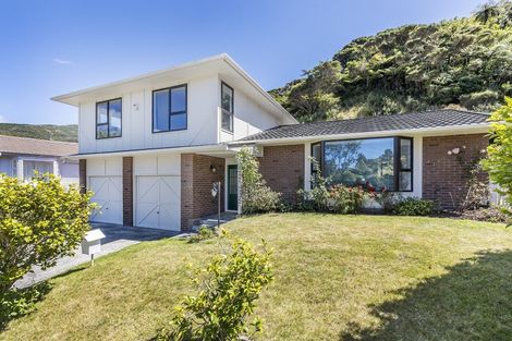 Photo of property in 11 Thatcher Crescent, Crofton Downs, Wellington, 6035