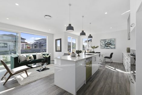 Photo of property in 10 Bine Crescent, Orewa, 0931