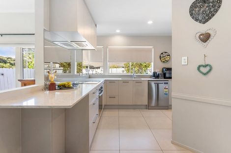 Photo of property in 1/20 Solana Court, Botany Downs, Auckland, 2010