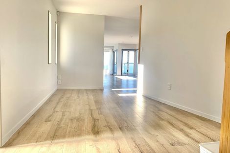 Photo of property in 31 Churchill Road, Murrays Bay, Auckland, 0630