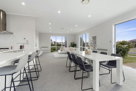 Photo of property in 24 Malbec Place, Huapai, Kumeu, 0810