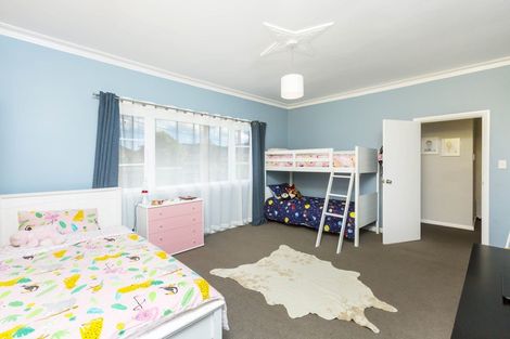 Photo of property in 2 Oxford Crescent, Ebdentown, Upper Hutt, 5018