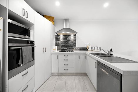 Photo of property in 22 Ladeira Place, Fitzroy, Hamilton, 3206