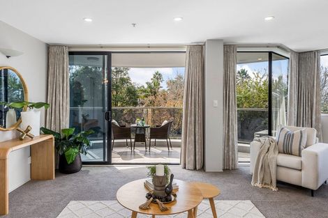 Photo of property in 2d/175 Hurstmere Road, Takapuna, Auckland, 0622