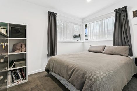 Photo of property in 18 Atkinson Road, Titirangi, Auckland, 0604